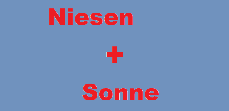 Der Schriftzug "Niesen und Sonne" in roter Schrift auf blauem Hintergrund. Symbolbild für die Frage, warum man niest, wenn man in die Sonne guckt.