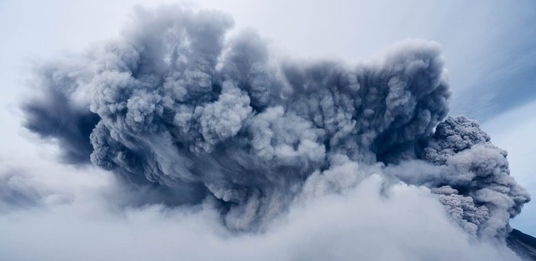 Eine Explosionswolke; Symbolbild für das Gedicht "Explosiv"