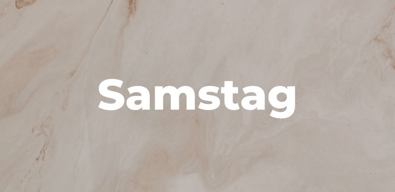 Das Wort "Samstag" vor einem hellbraunen Hintergrund. Symbolbild zur Erklärung, wie der Samstag zu seinem Namen kam.